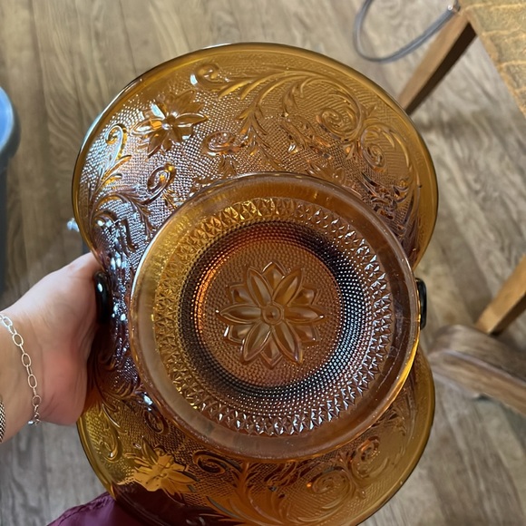 Indiana Glass 1970 Amber Gold Basket - Picture 4 of 5